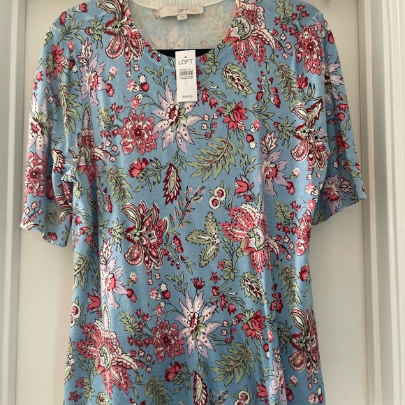 NWT LOFT Short Sleeve Knit Floral Light Blue - Picture 2 of 7